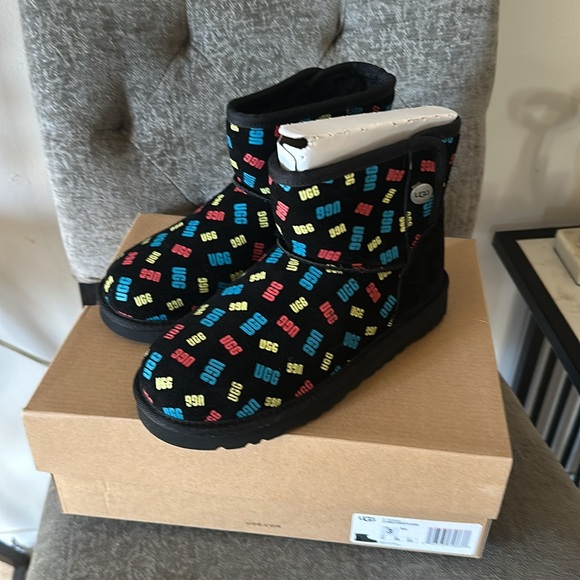 Ugg boots Jona confetti logo size 3 - Picture 3 of 3